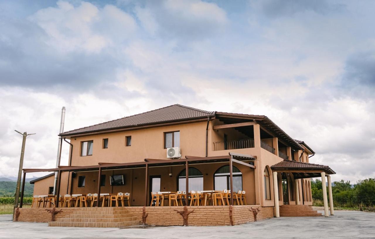 Pensiune-Restaurant Palace Carpinet Екстер'єр фото