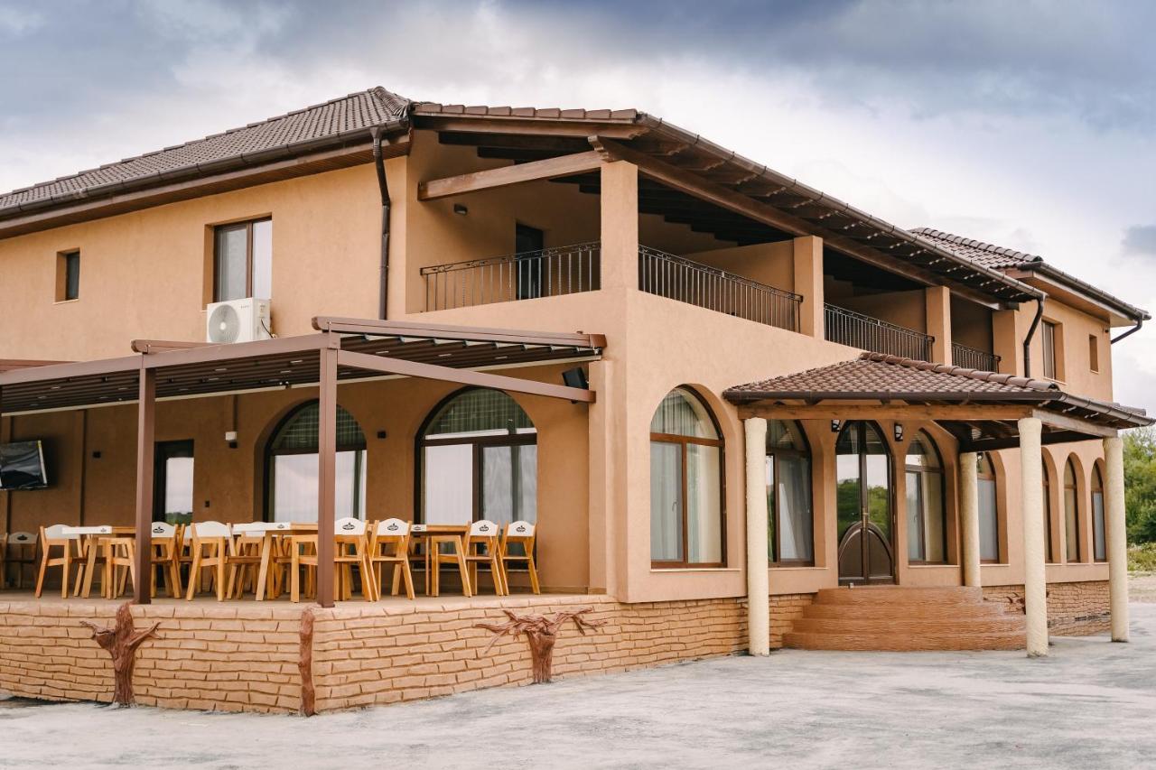 Pensiune-Restaurant Palace Carpinet Екстер'єр фото