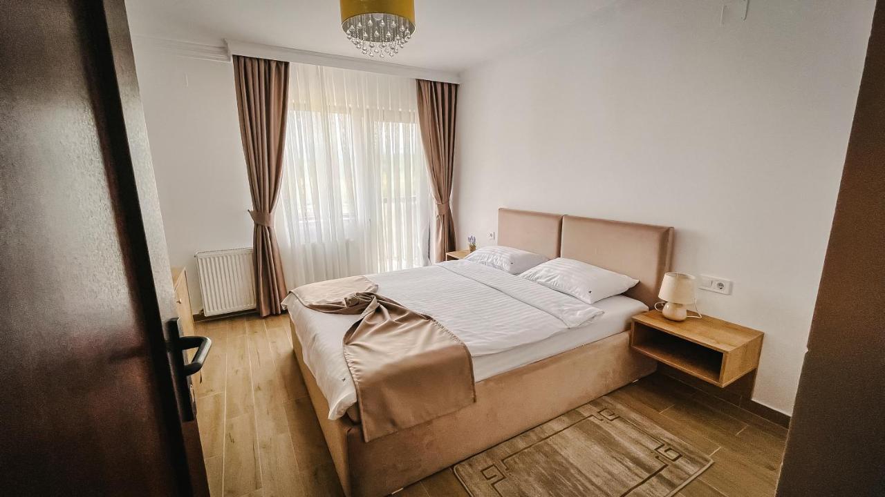 Pensiune-Restaurant Palace Carpinet Екстер'єр фото