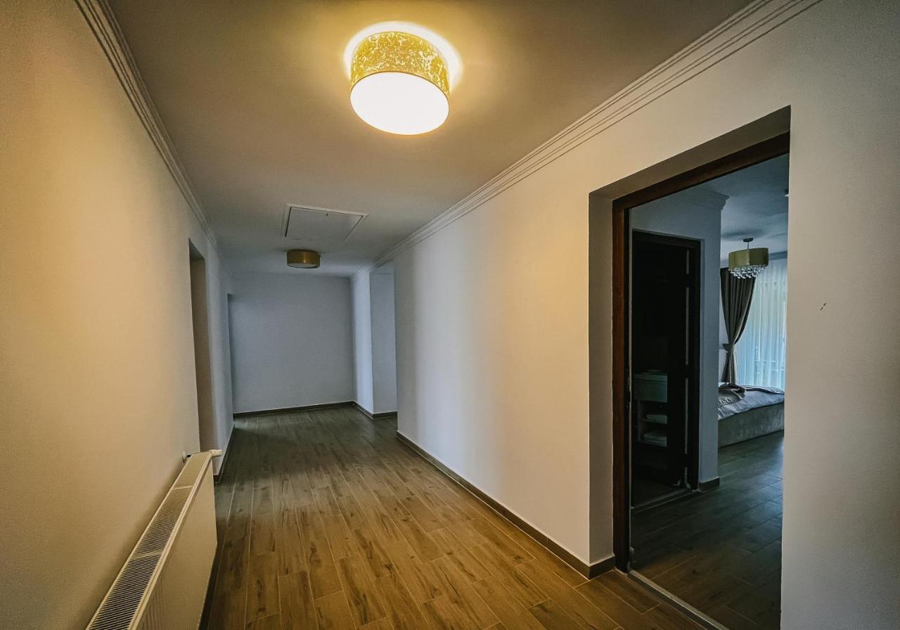 Pensiune-Restaurant Palace Carpinet Екстер'єр фото