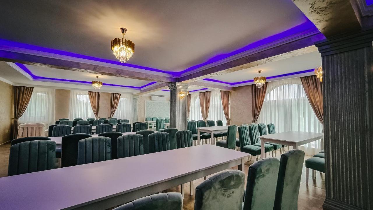 Pensiune-Restaurant Palace Carpinet Екстер'єр фото