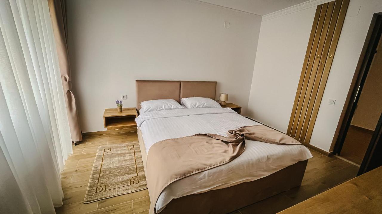 Pensiune-Restaurant Palace Carpinet Екстер'єр фото