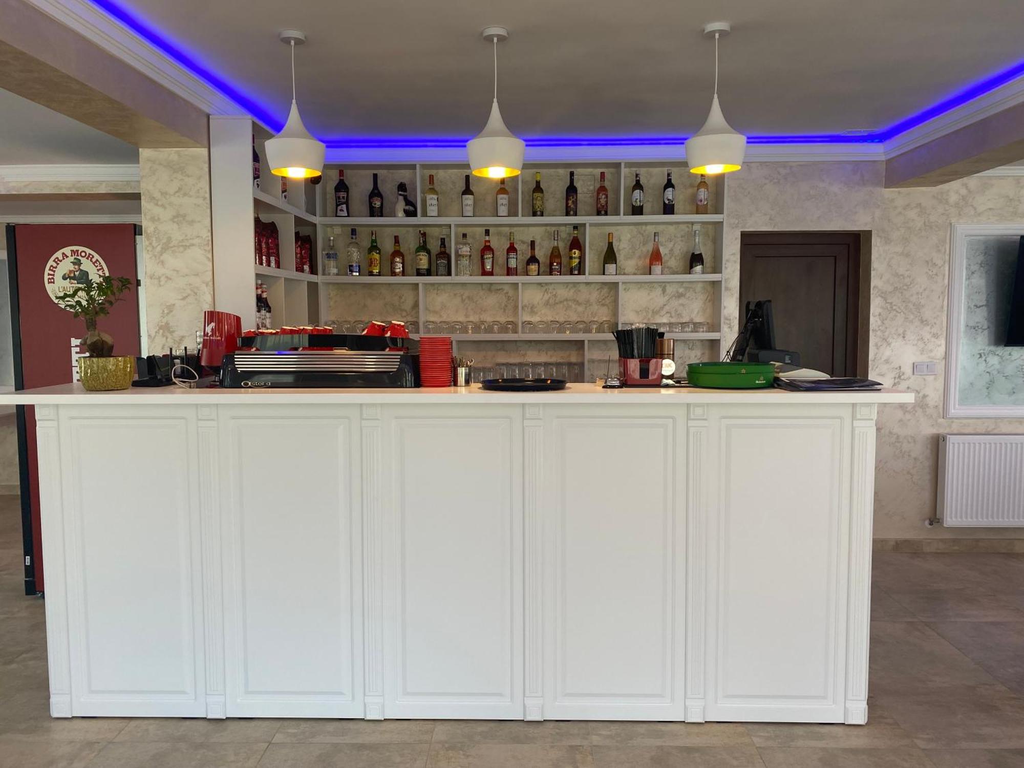 Pensiune-Restaurant Palace Carpinet Екстер'єр фото